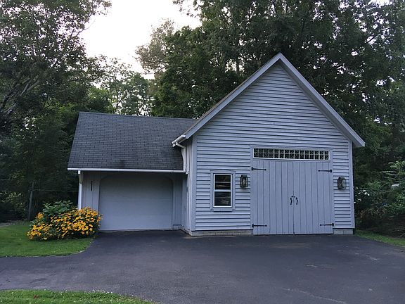 Carriage-style car barn