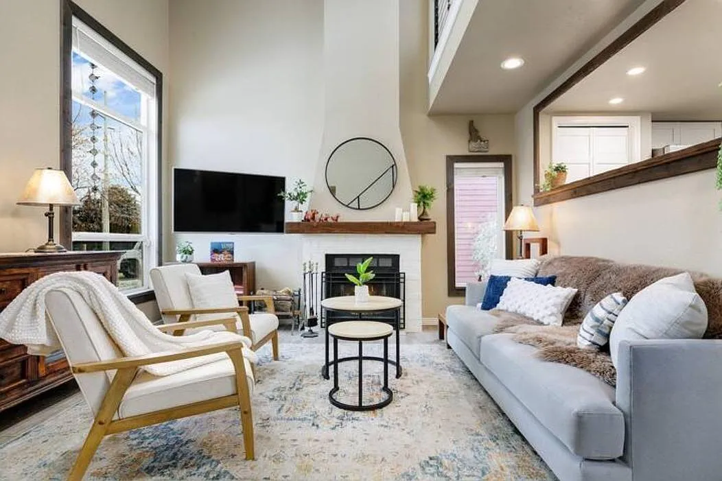 3 bed, 1460 sqft, $6,250 — Photo 2