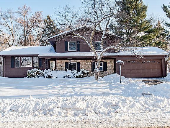 3rd image of 2700 Riviera Dr S