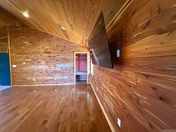 4th image of 1509 Newport Rd