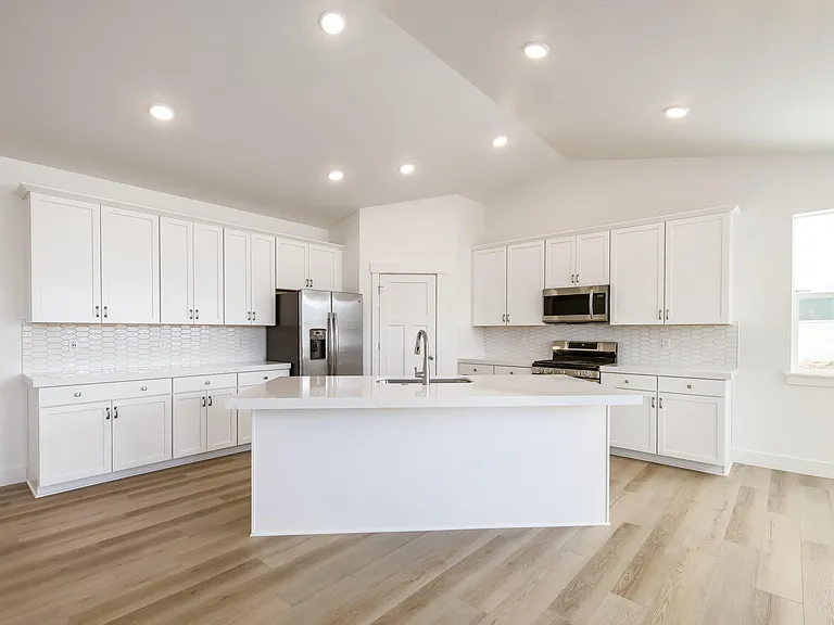 1017 E Tucker Ln — Photo 5