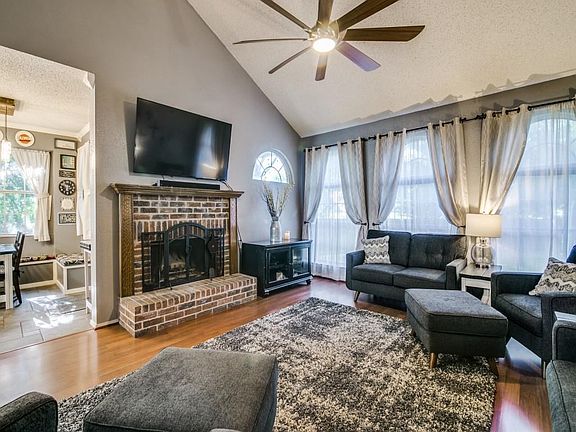 4th image of 1032 E Grubb Dr