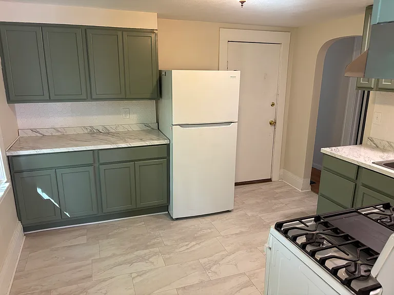 405 Willis Ave #2 — Photo 2