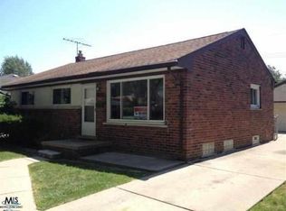 23230 Port St, Saint Clair Shores, MI 48082