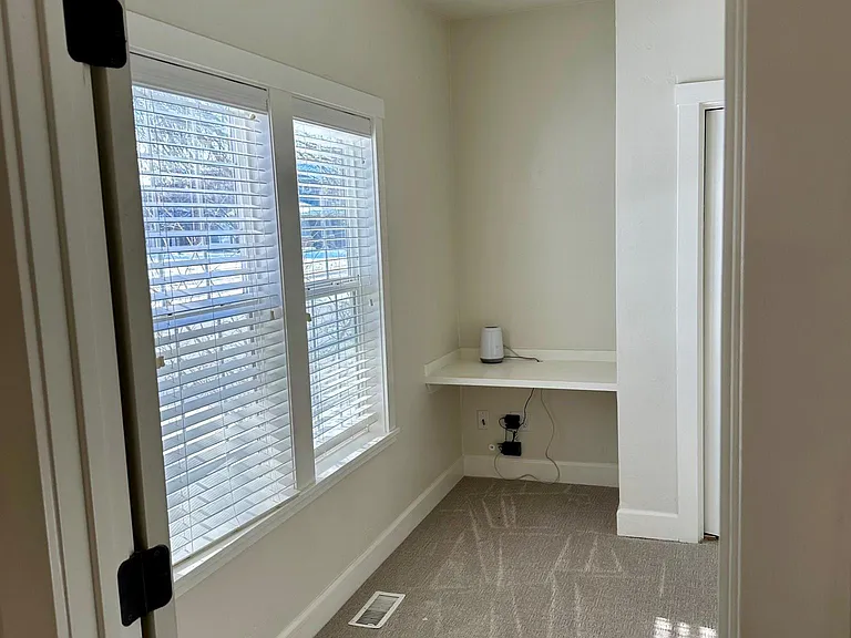 718 W Iowa St — Photo 26