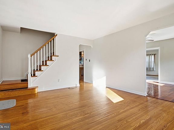 5th image of 319 Hawarden Rd