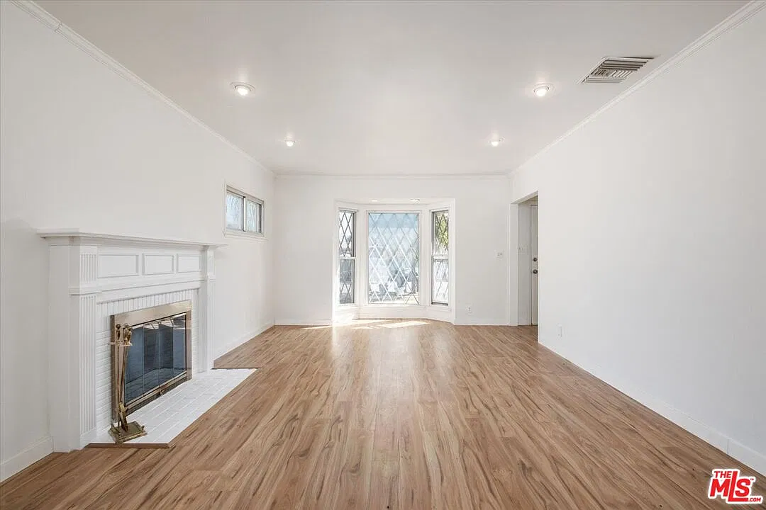 3 bed, 2.5 bath, 1815 sqft, $5,000 — Photo 3