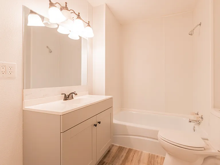 2162 W Lowry St — Photo 20