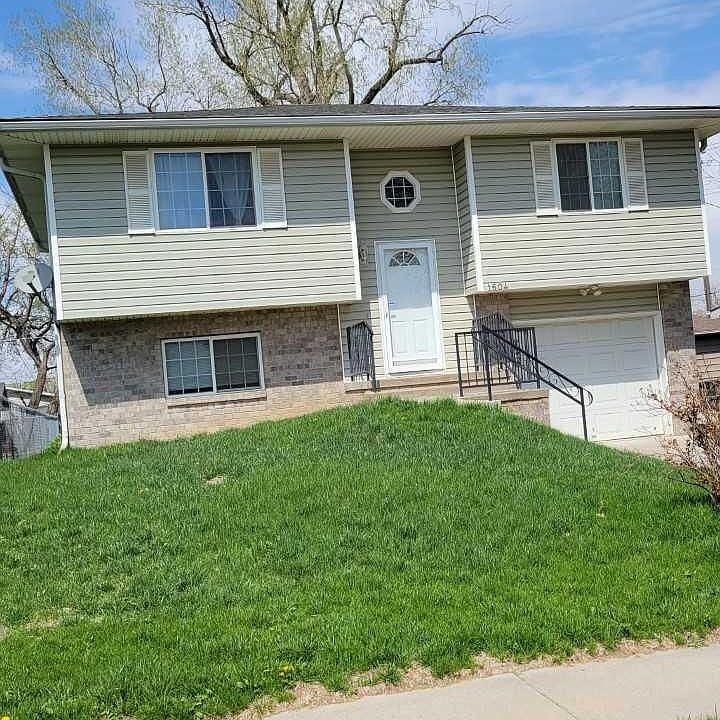 1st image of 1604 15th Ave