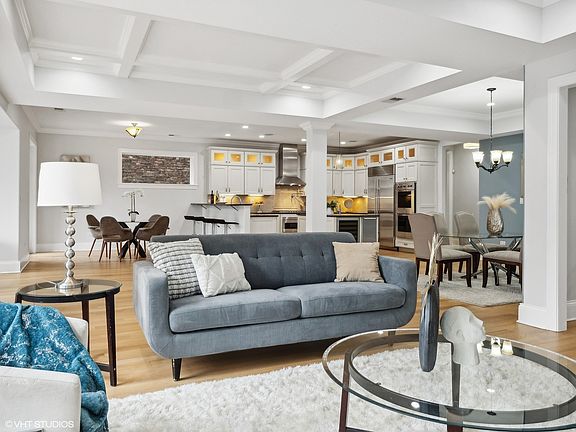 4th image of 742 W Buena Ave #2E