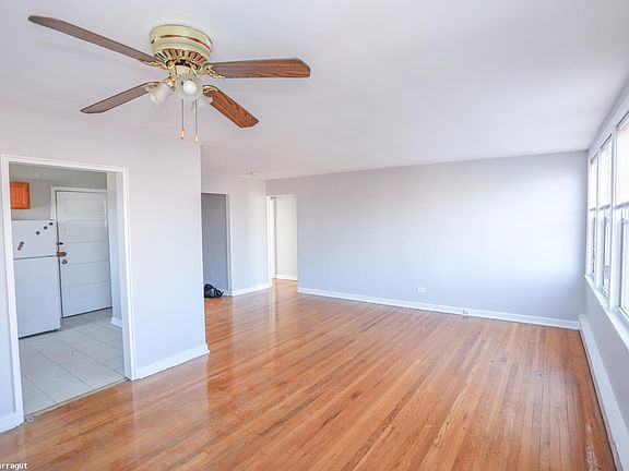 3rd image of 2413 W Farragut Ave #126