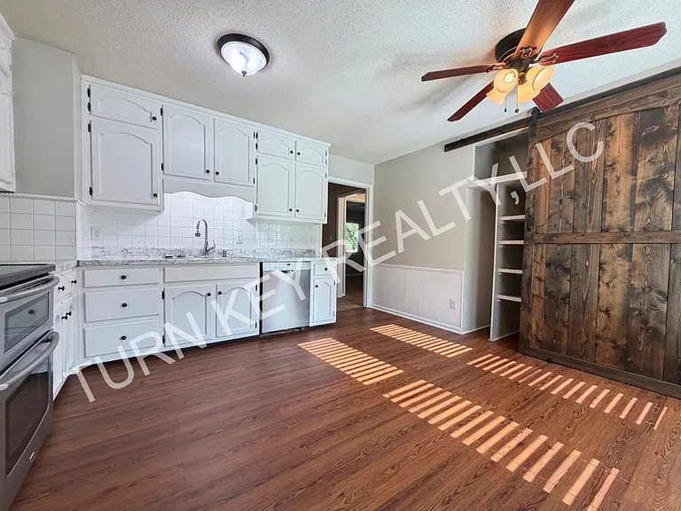 2221 Diane Dr — Photo 7