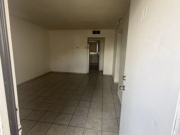 4th image of 1520 Palm Dr #3