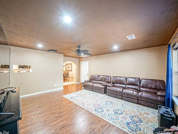 4th image of 220 Joella Dr