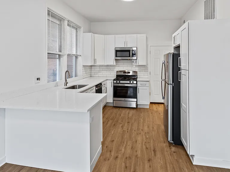 1349 W Taylor St #2R — Photo 2