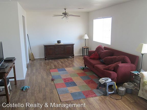 3rd image of 110 E Windmill Ln