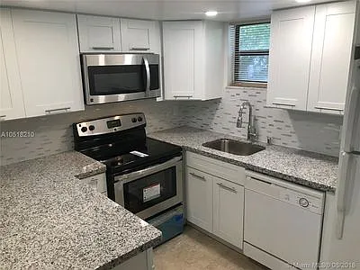 Upgraded Kitchen - 8290 Lake Dr #337