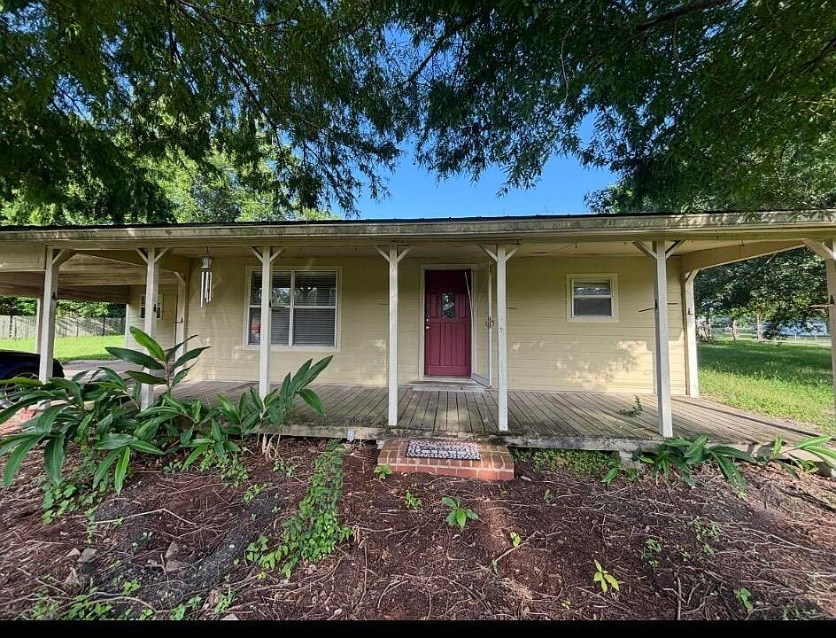 2nd image of 132 Canary Ln
