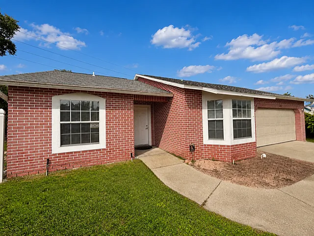 2303 Bridgewood Trl — Photo 2