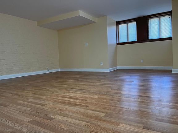 Living Room/Dining Area