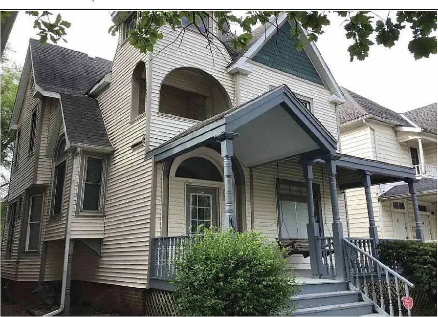1418 W Barker Ave
