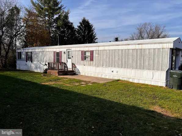 104 Chesapeake Est, Thomasville, PA 17364