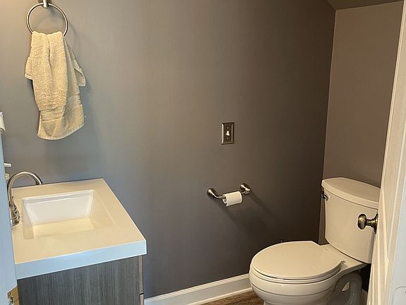 3rd image of 5933 Ludington Dr
