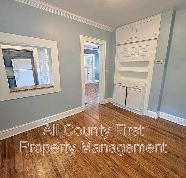 980 Woodland Ave SE — Photo 8