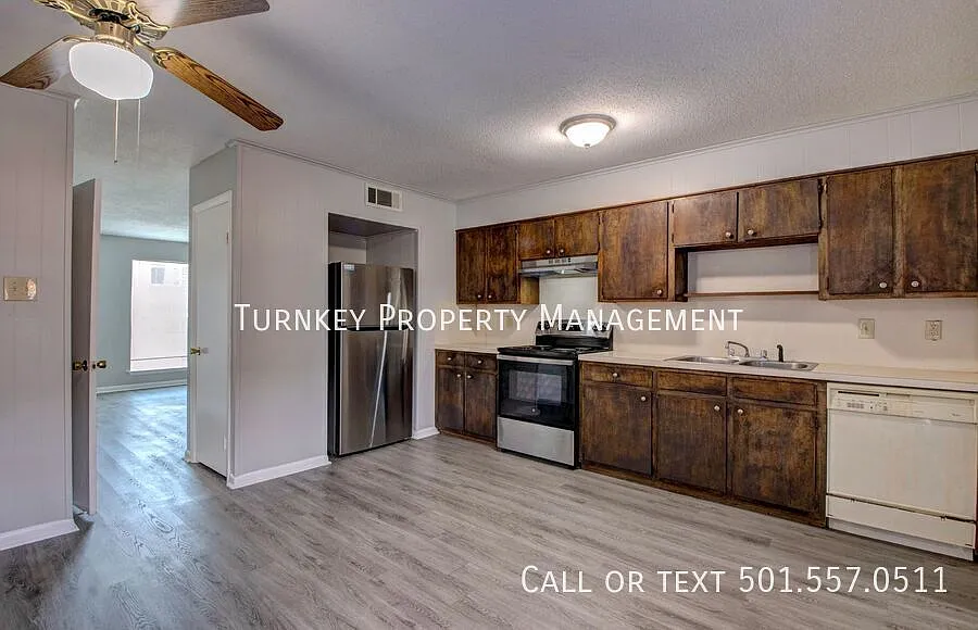 1901 Sanford Dr Unit 1 — Photo 1