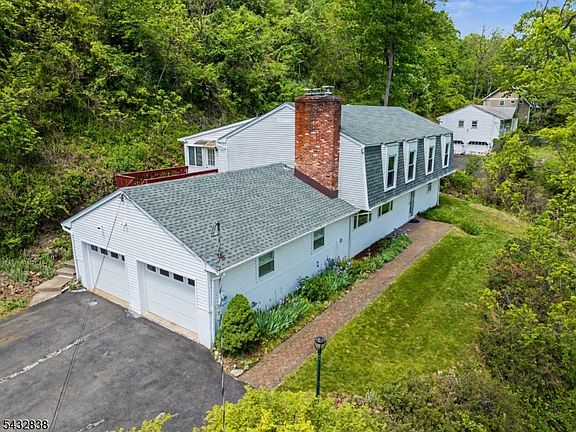 2nd image of 67 Hook Mountain Rd