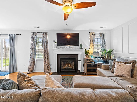 4th image of 1002 Dayton Ct