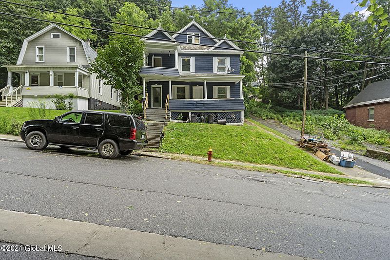 2nd image of 213-215 Vrooman Avenue