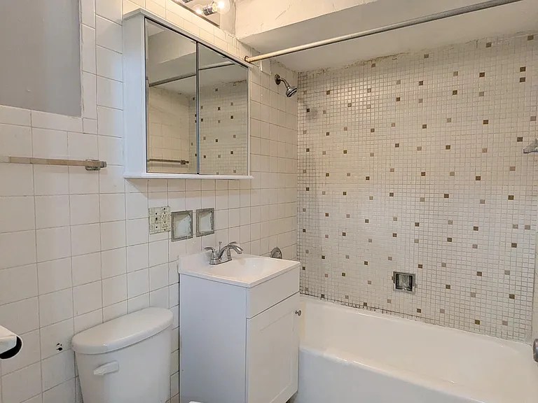 14114 S School St #1E — Photo 4