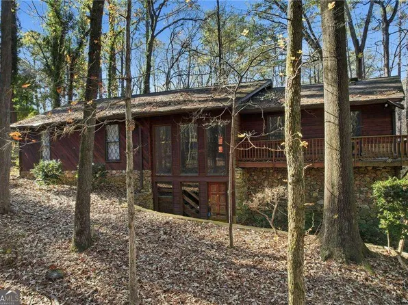 1091 Cole Dr SW, Lilburn, GA 30047