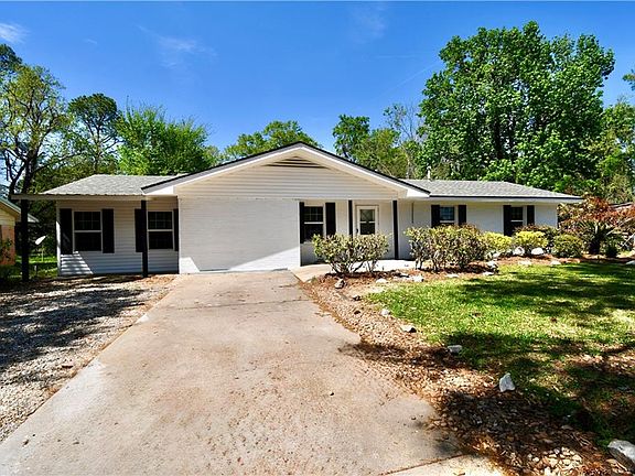 2nd image of 2818 Woodlawn Dr