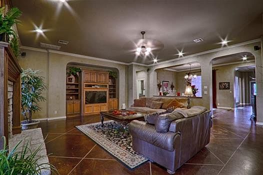 3rd image of 10800 Valleyside Cir