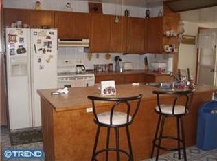 1667 Fairview Dr, Leesport, PA 19533