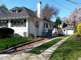 33 Linden St, Rockville Centre, NY 11570