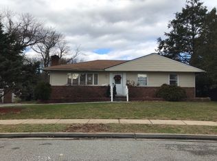 49 Allan Dr, East Norwich, NY 11732