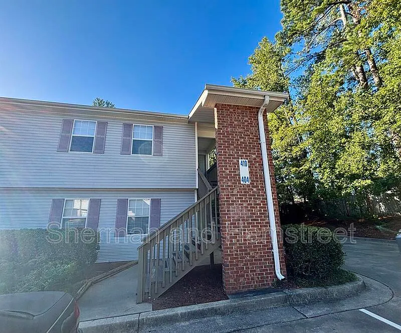 3 bed, 2.0 bath, 1200 sqft, $1,100 — Photo 1