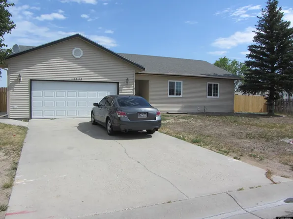 1138 Riverbend Dr, Douglas, WY 82633