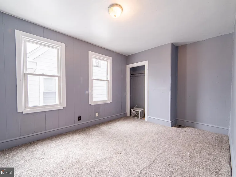 351 N Laurel St #B — Photo 6
