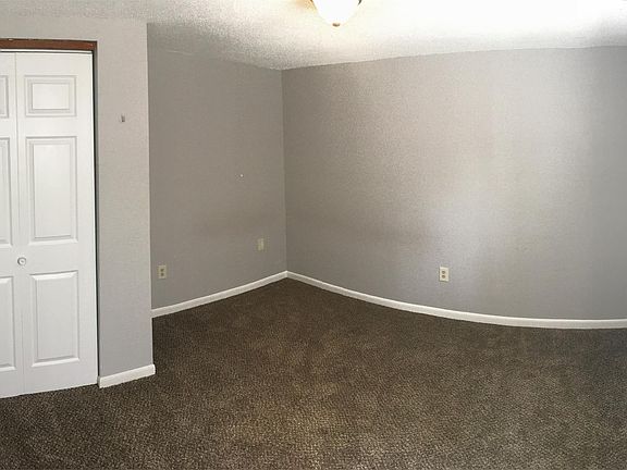 3rd image of 1038 College St N APT 1