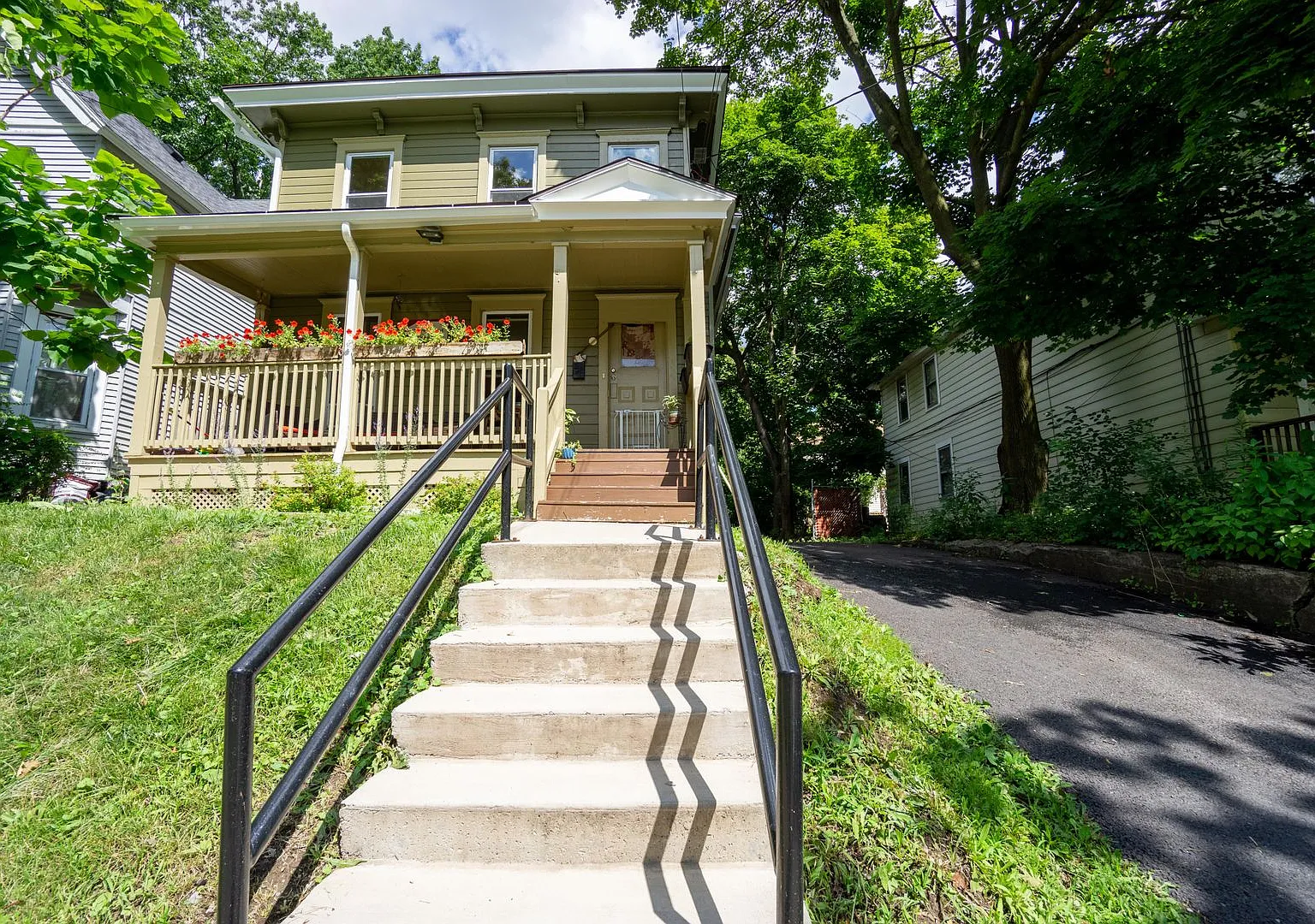 417 Cherry Apt 1 - Available 7/1/27 - First Floor Apartment Close To Neighborhood Park — Photo 2