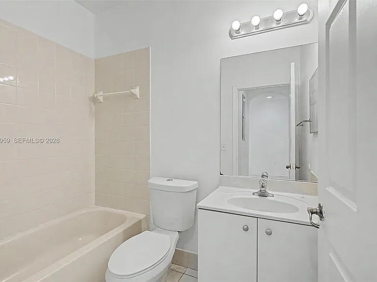 975 NE 42nd Ter #975 — Photo 7