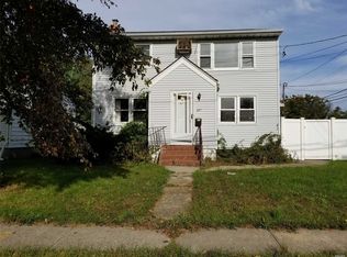 490 S Delaware Ave, Lindenhurst, NY 11757
