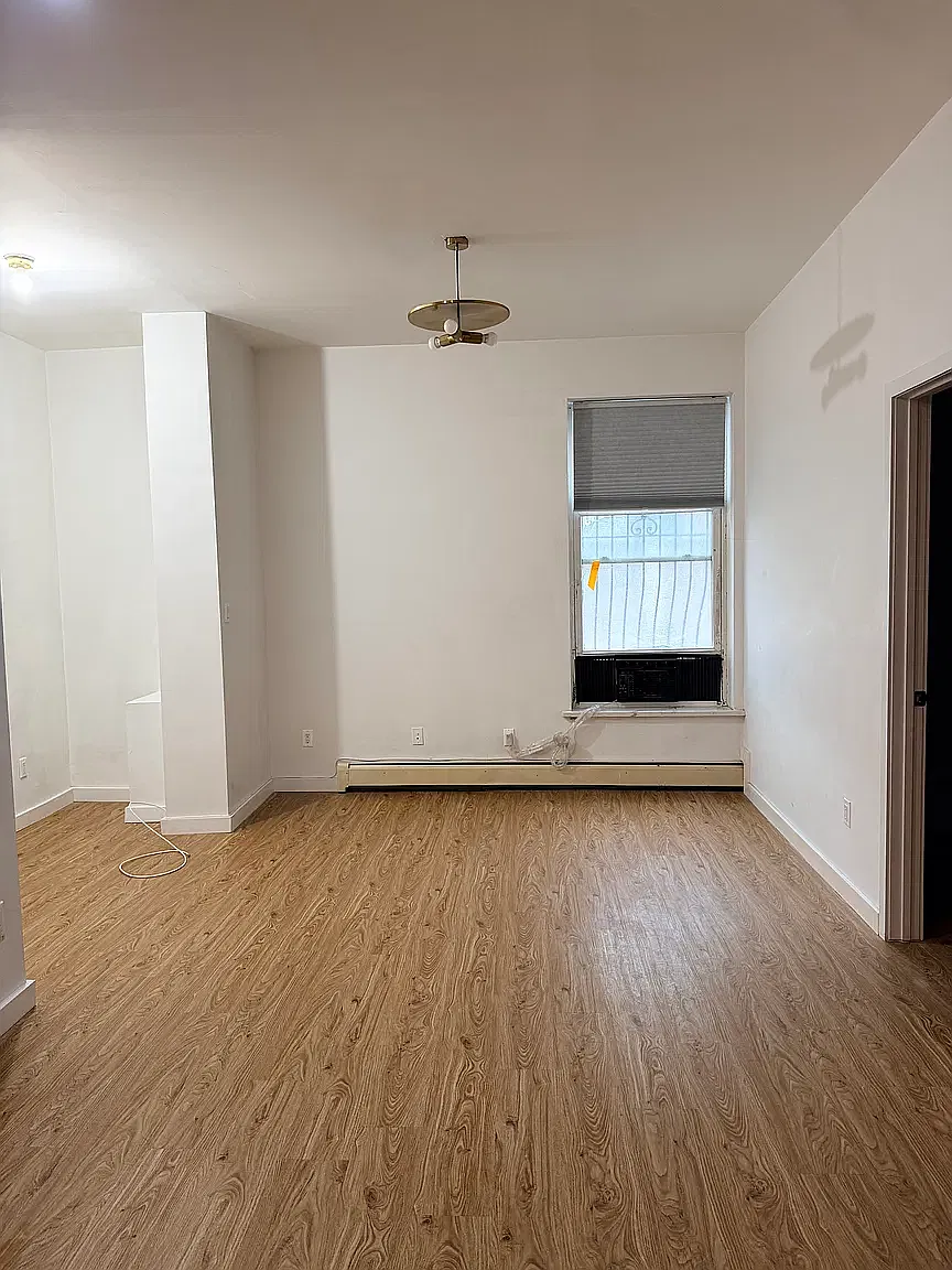 468 Hart Street — Photo 2