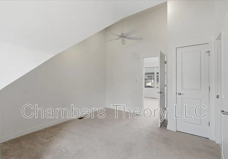 2735 Linden Ln — Photo 29