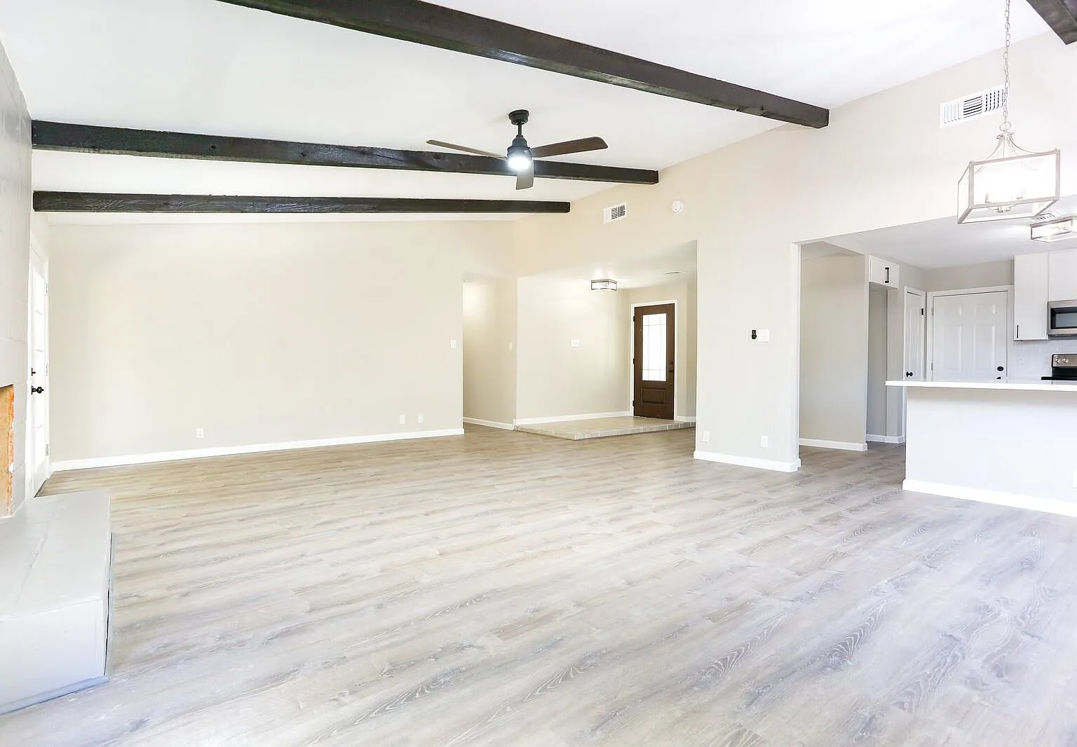 3 bed, 2.0 bath, 1430 sqft, $1,500 — Photo 4