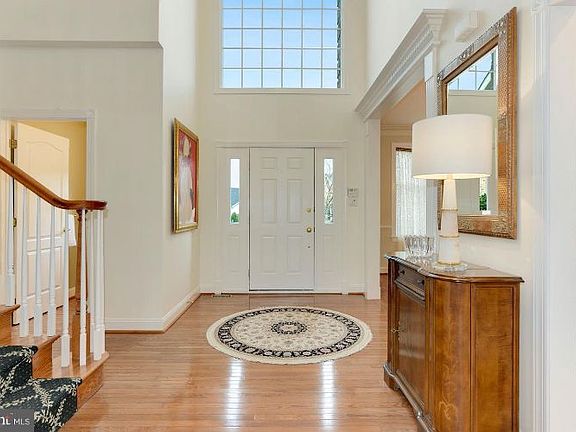 5th image of 1 Doral Ct